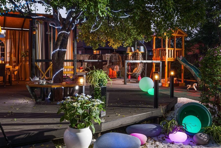 В тени яблони. Для передачи Фазенда