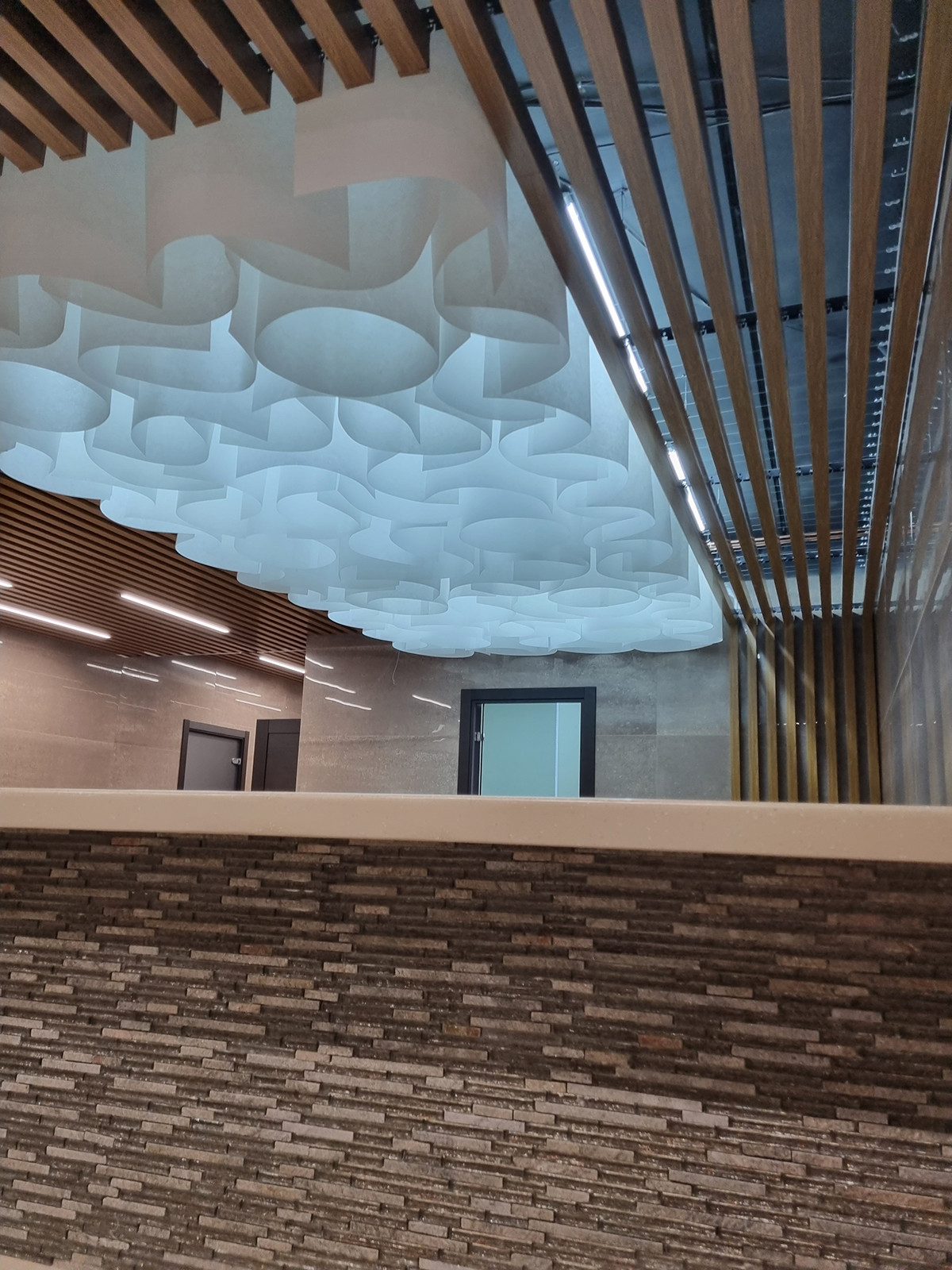 Декоративные потолки Paralume для входных зон!