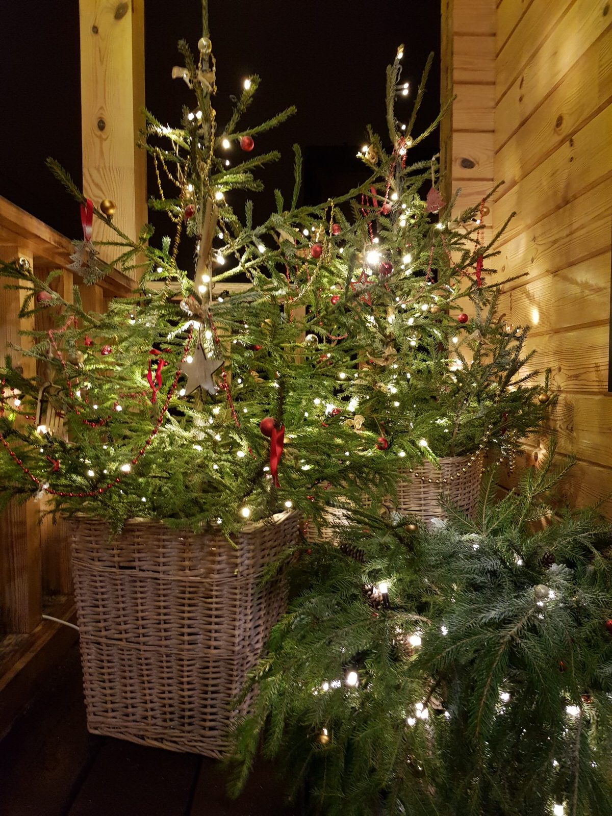 Новый год стучится в дверь