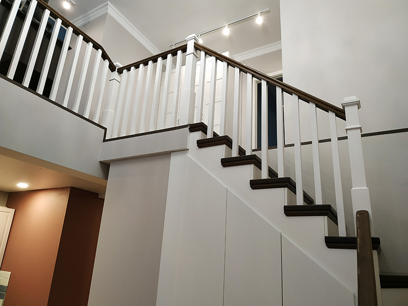 Лестница в двухуровневую квартиру