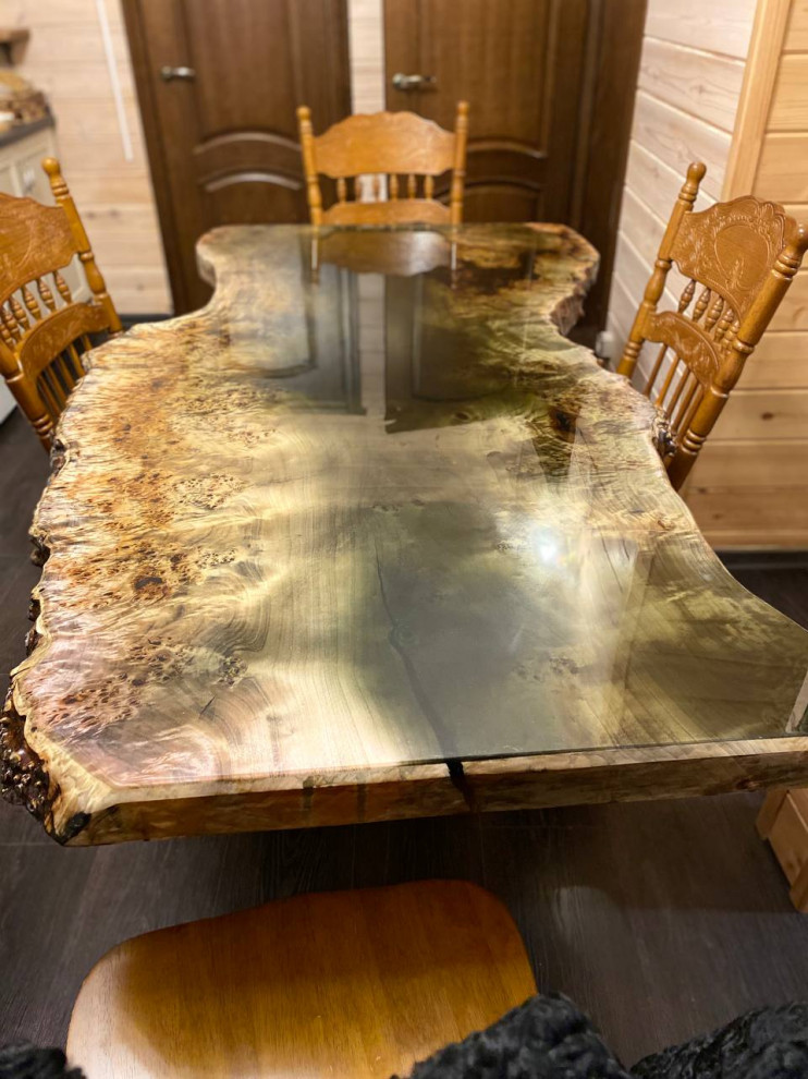 Обеденный стол из слэба капового тополя