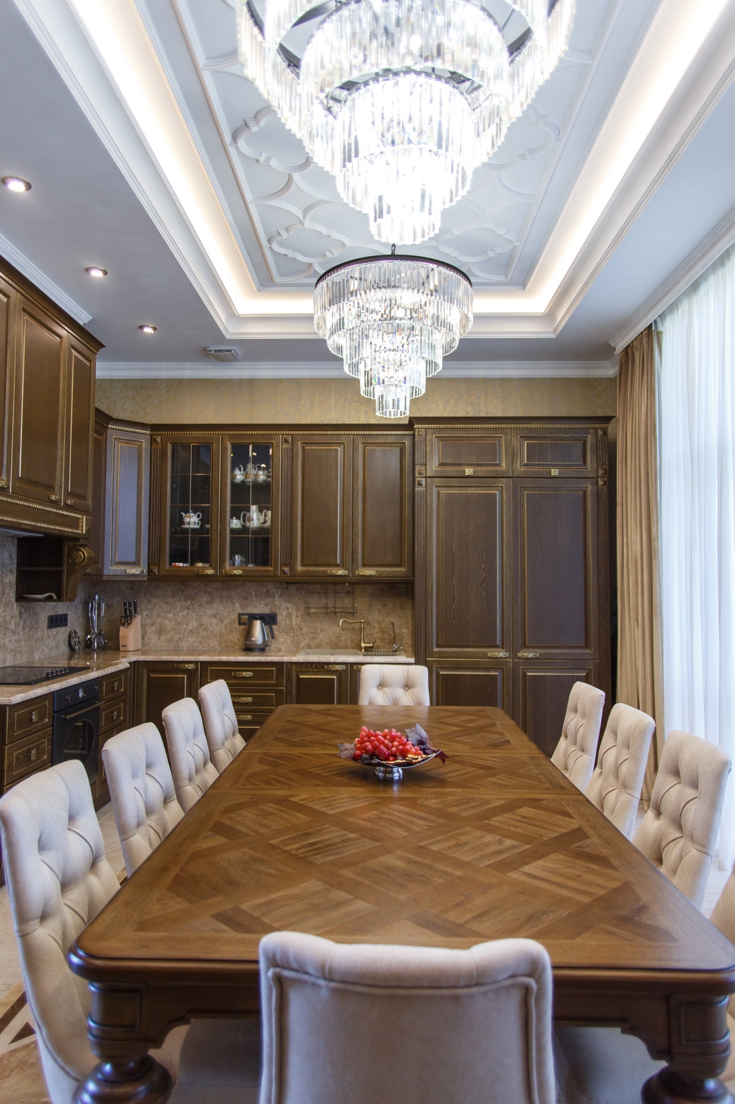 Интерьер загородного дома с двусветным пространством