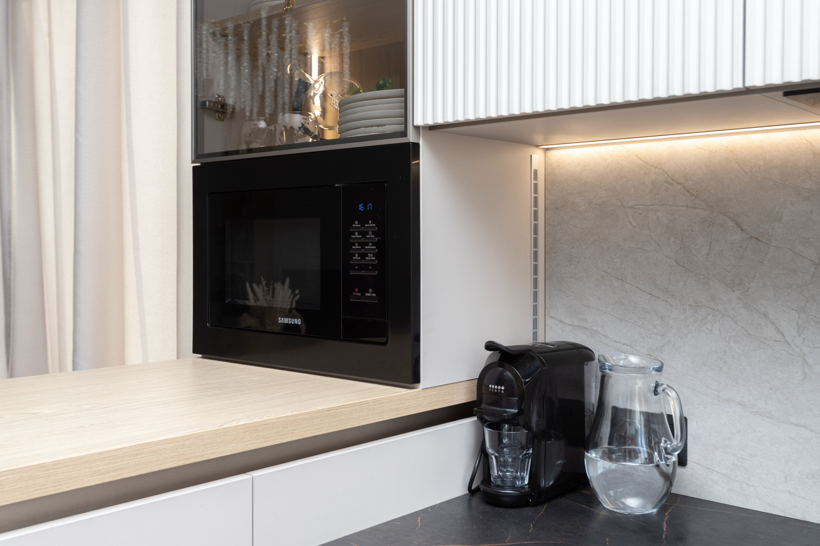 Современная кухня в частном доме