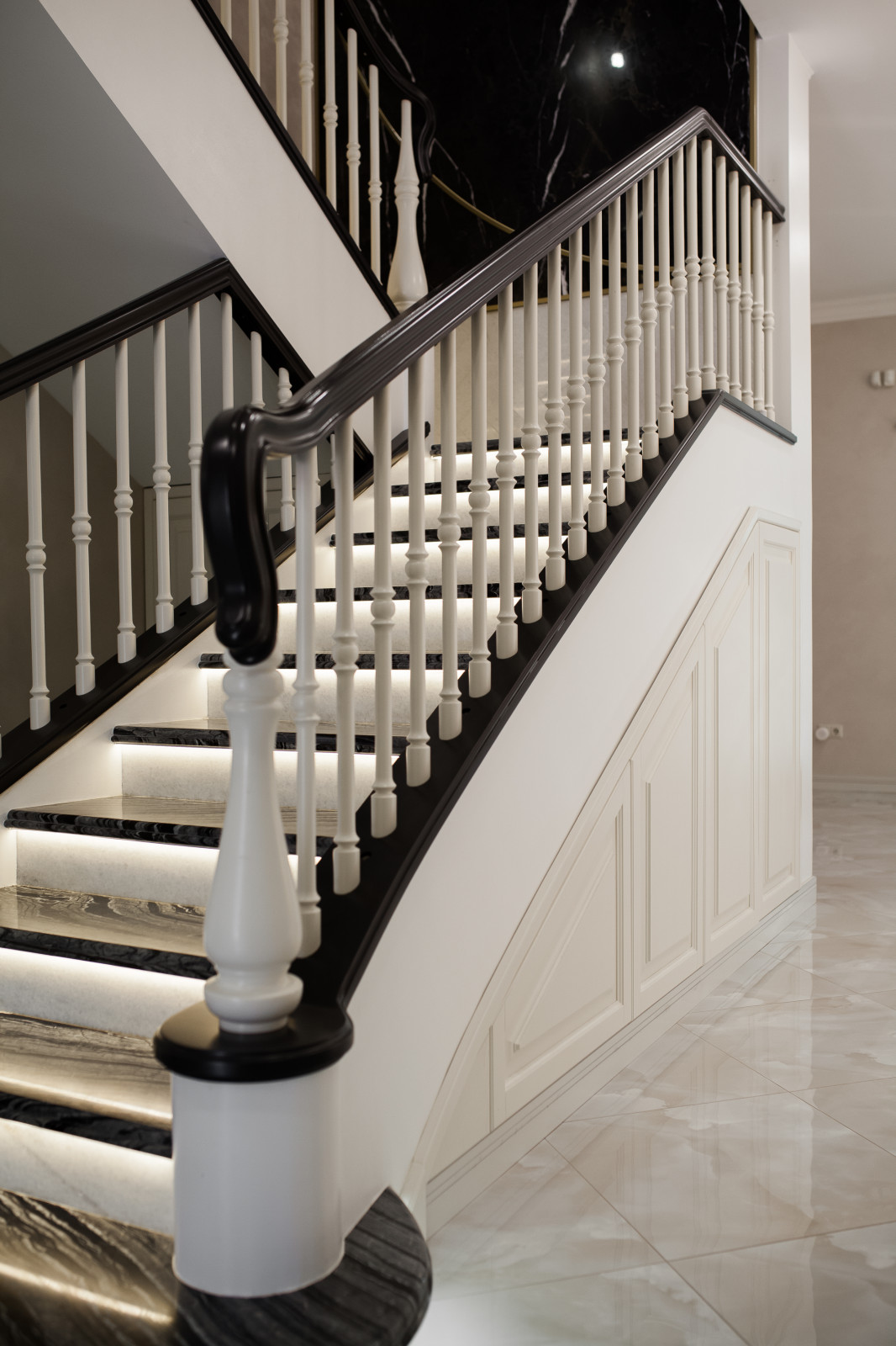 Лестница из мрамора