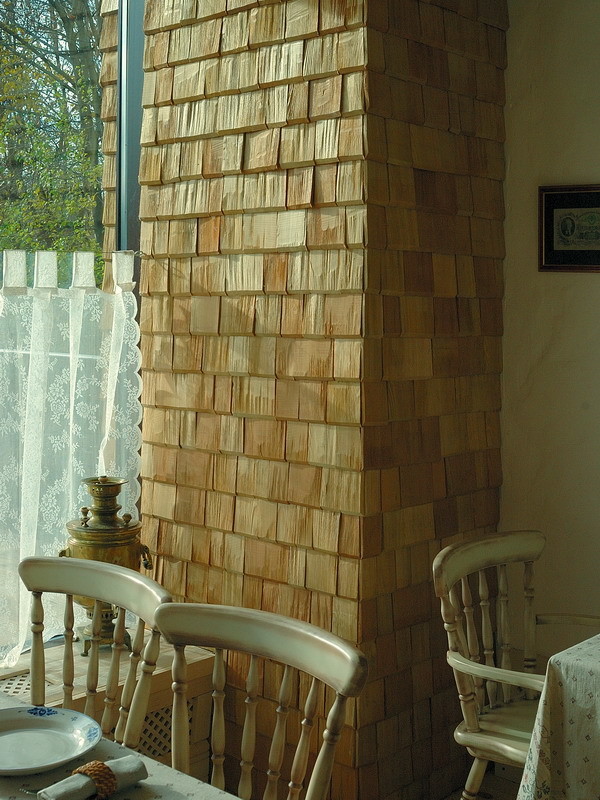 Монтаж фасада ресторана из дранки