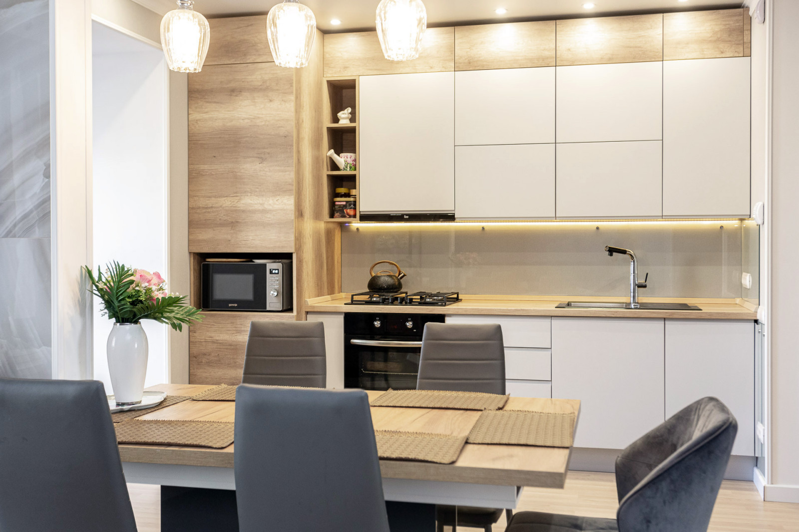 Современная кухня на берегу Балтийского моря