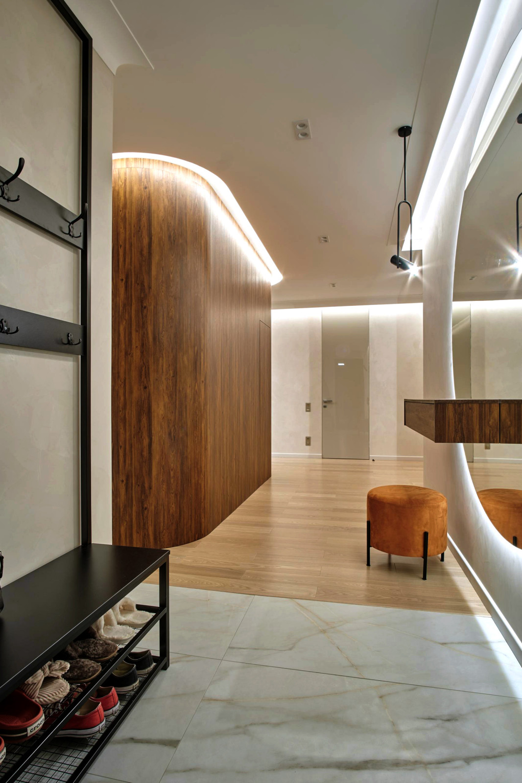 Холл-гостиная 74 кв.м. 2022 г. Фото.