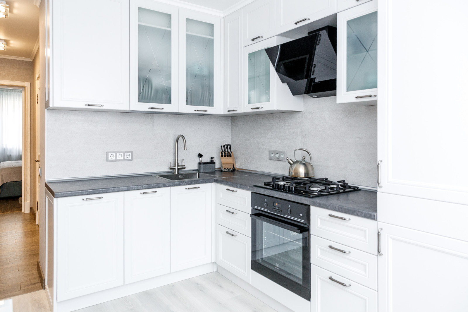 Белая угловая кухня КВАДРО