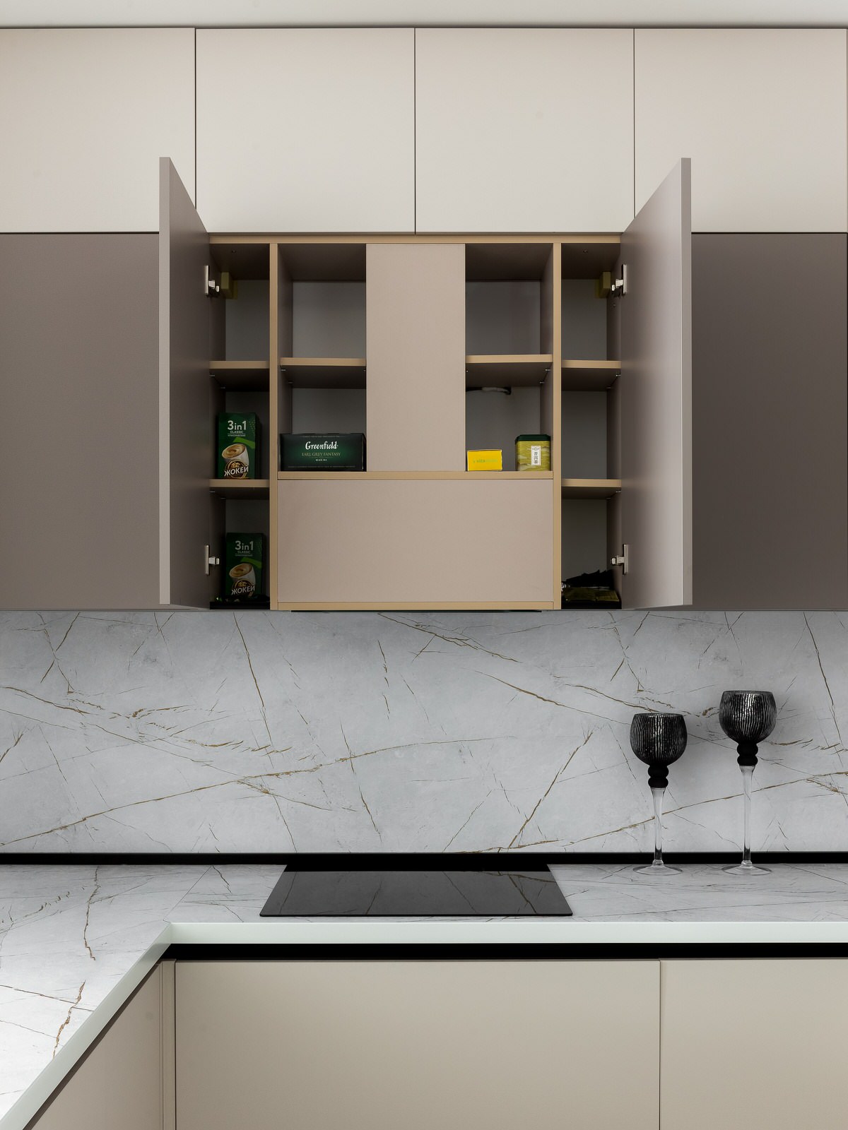 Угловая кухня-гостиная с барной в ЖК Матч Поинт