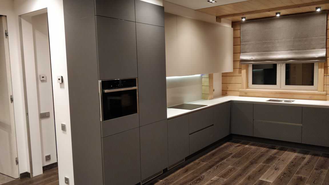 Кухня с фасадами Fenix