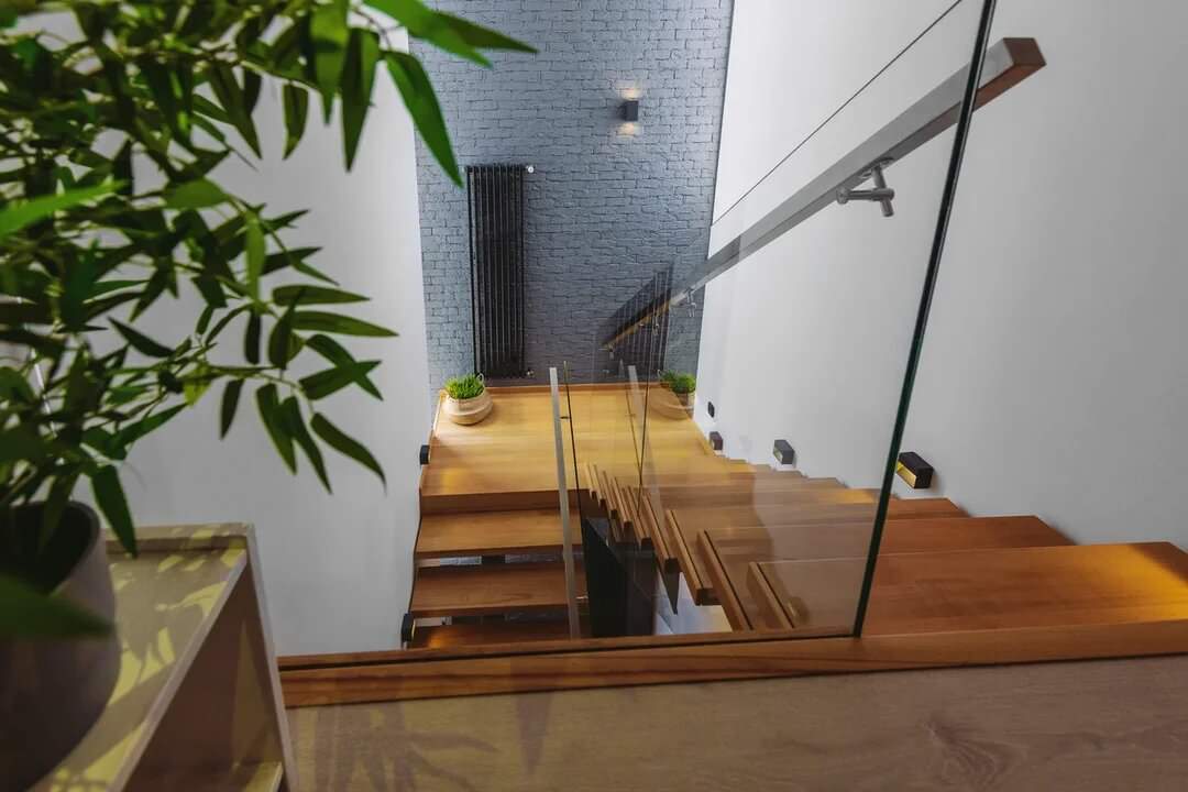 Лестница в доме. Эко-минимализм