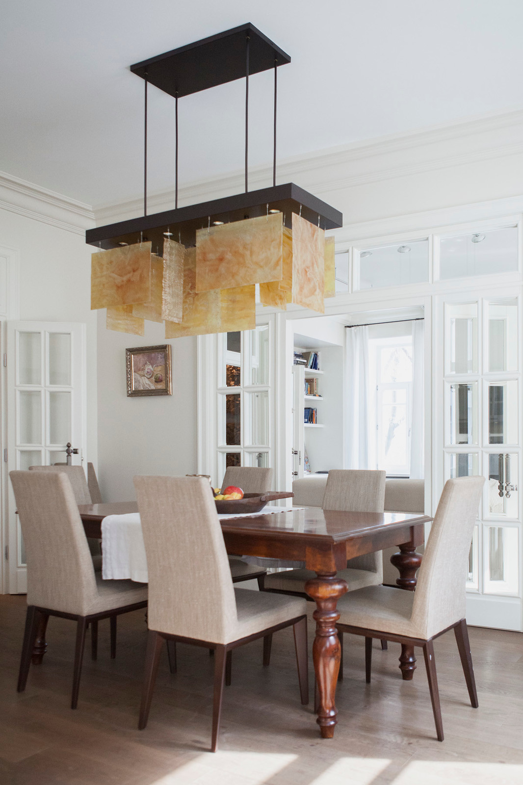 В гостях: Интерьер с торшером-«рогом» и «окном радости»