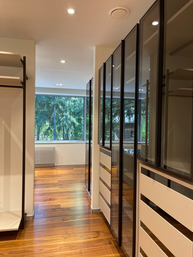 Распашной шкаф с системой RPE raumplus и Гардеробная система UNO raumplus