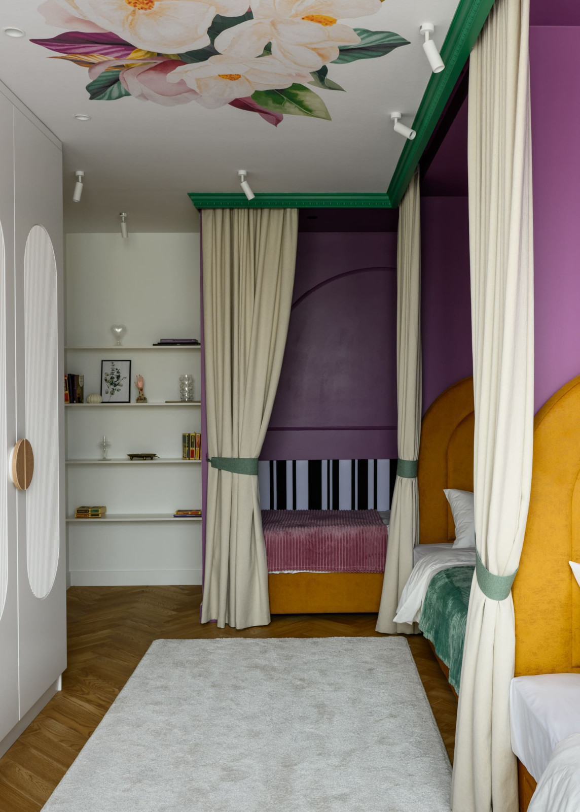 Квартирный вопрос - цветущая магнолия