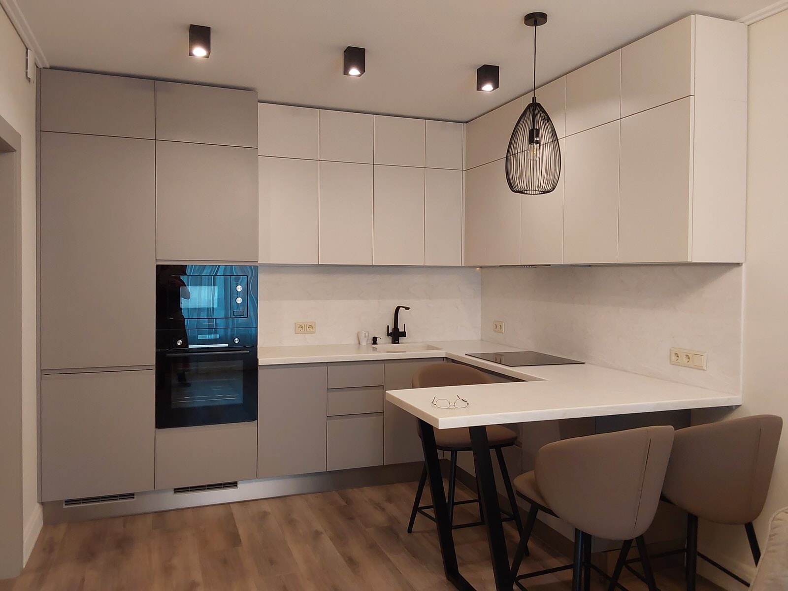 Обложка проекта: Кухня с интегрированными ручками