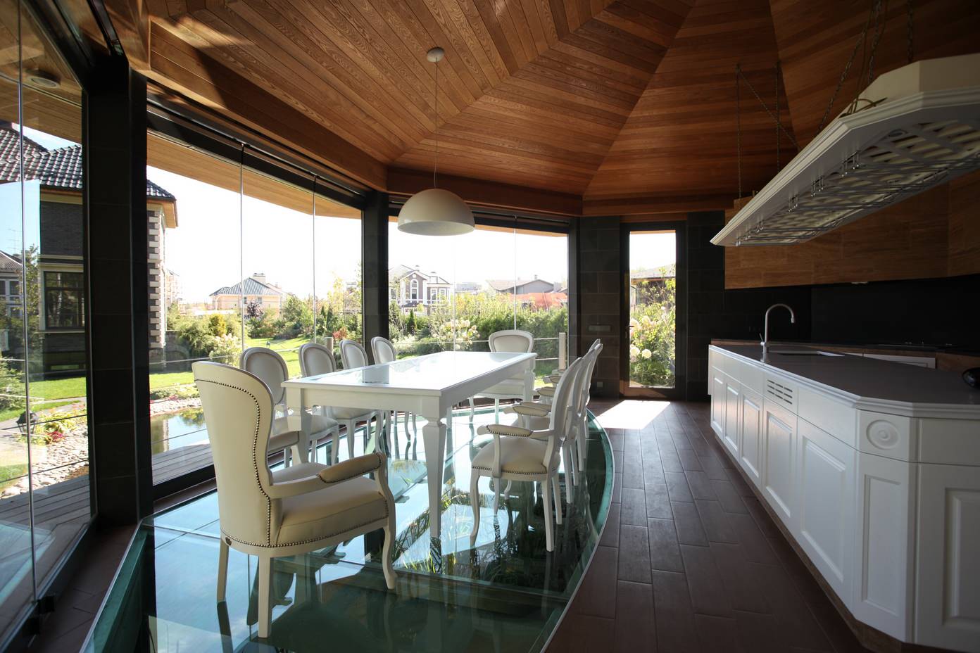 Обложка альбома: беседка