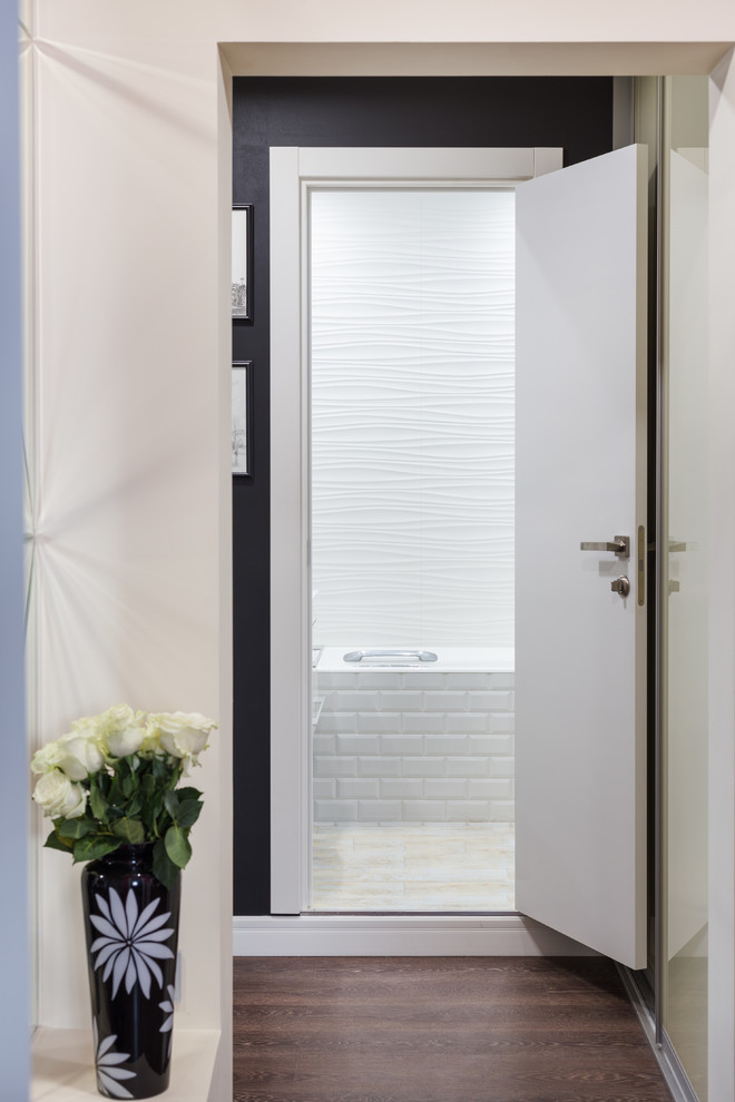 Палитра ярких красок и игра мелких деталей в интерьере современной квартиры