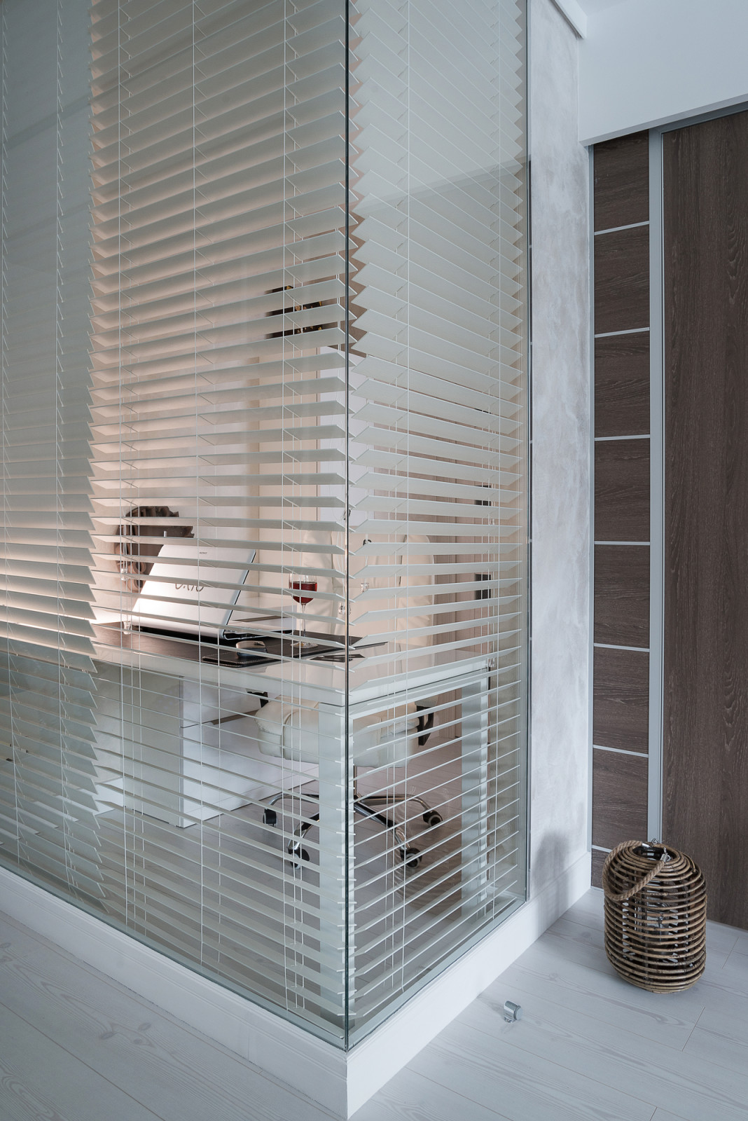 Есть проблема: В квартире мало окон или их света недостаточно