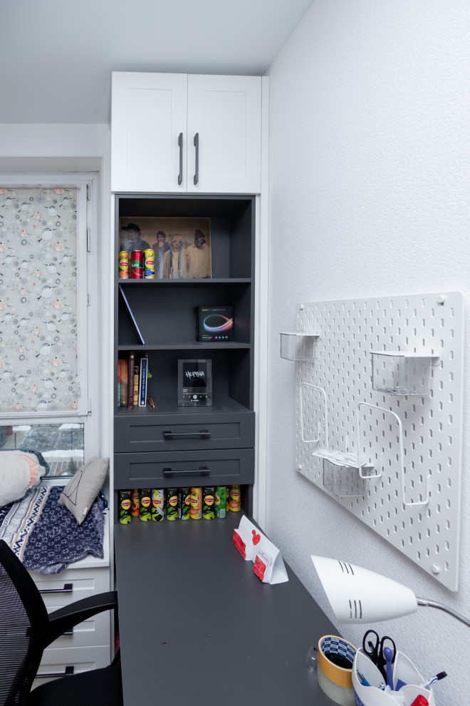 Меблировка подростковой комнаты в нейтральных цветах