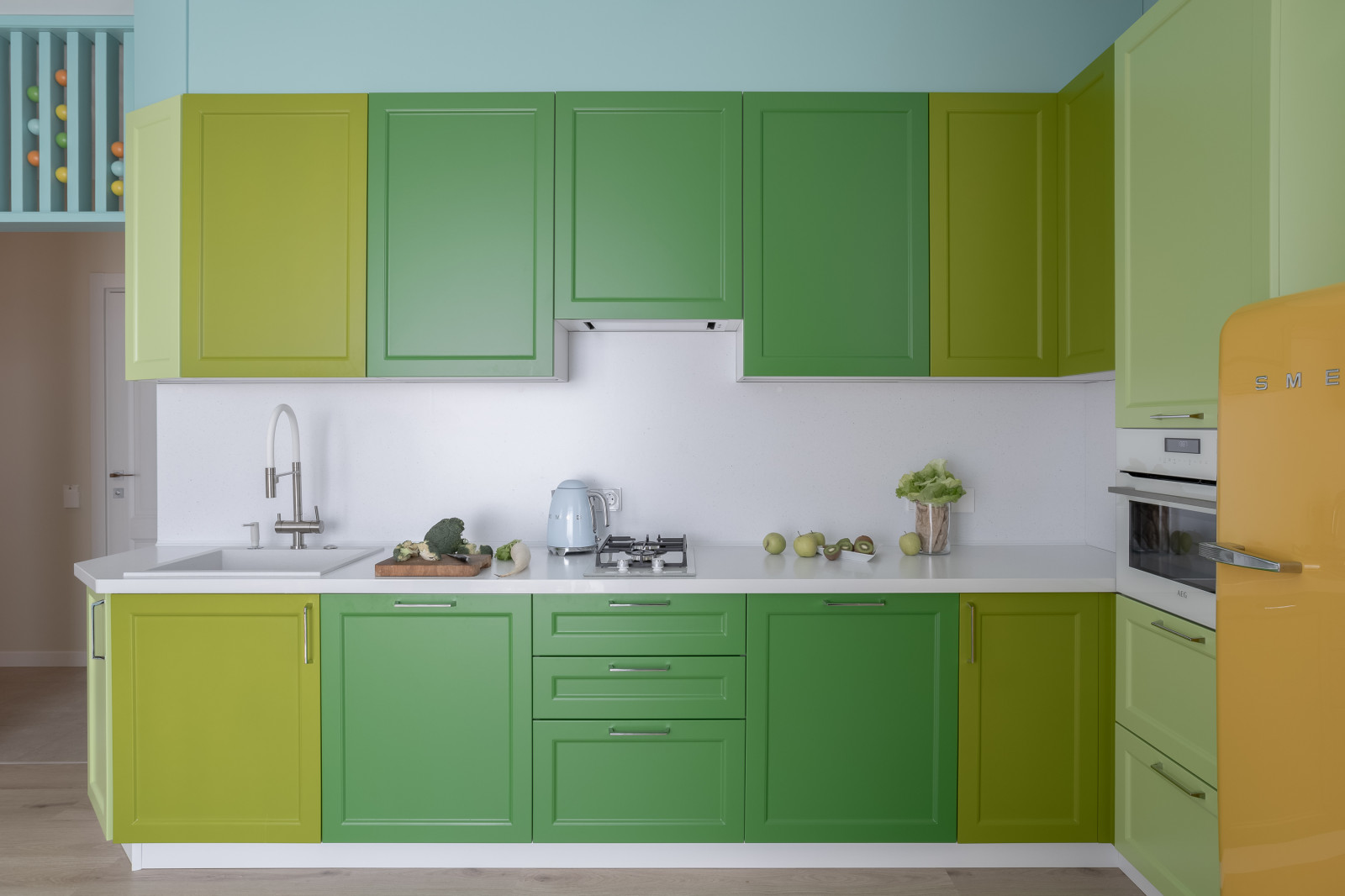 Реализованный проект яркой квартиры в ЖК "Мичурин"