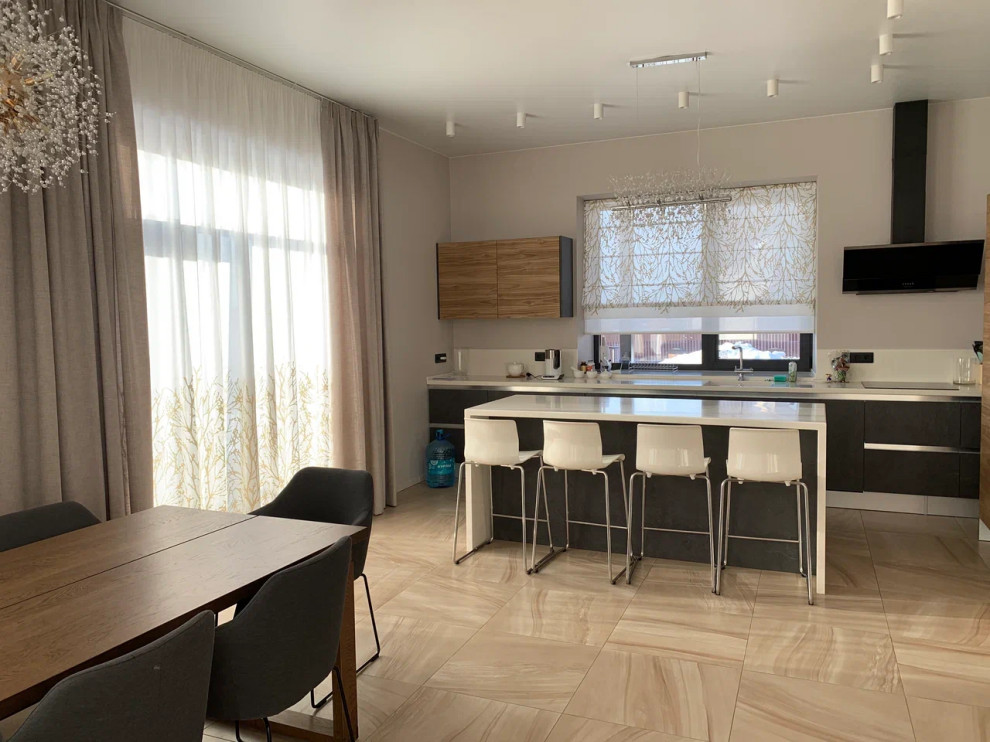 Обложка проекта: Шторы для загородного дома с высокими окнами