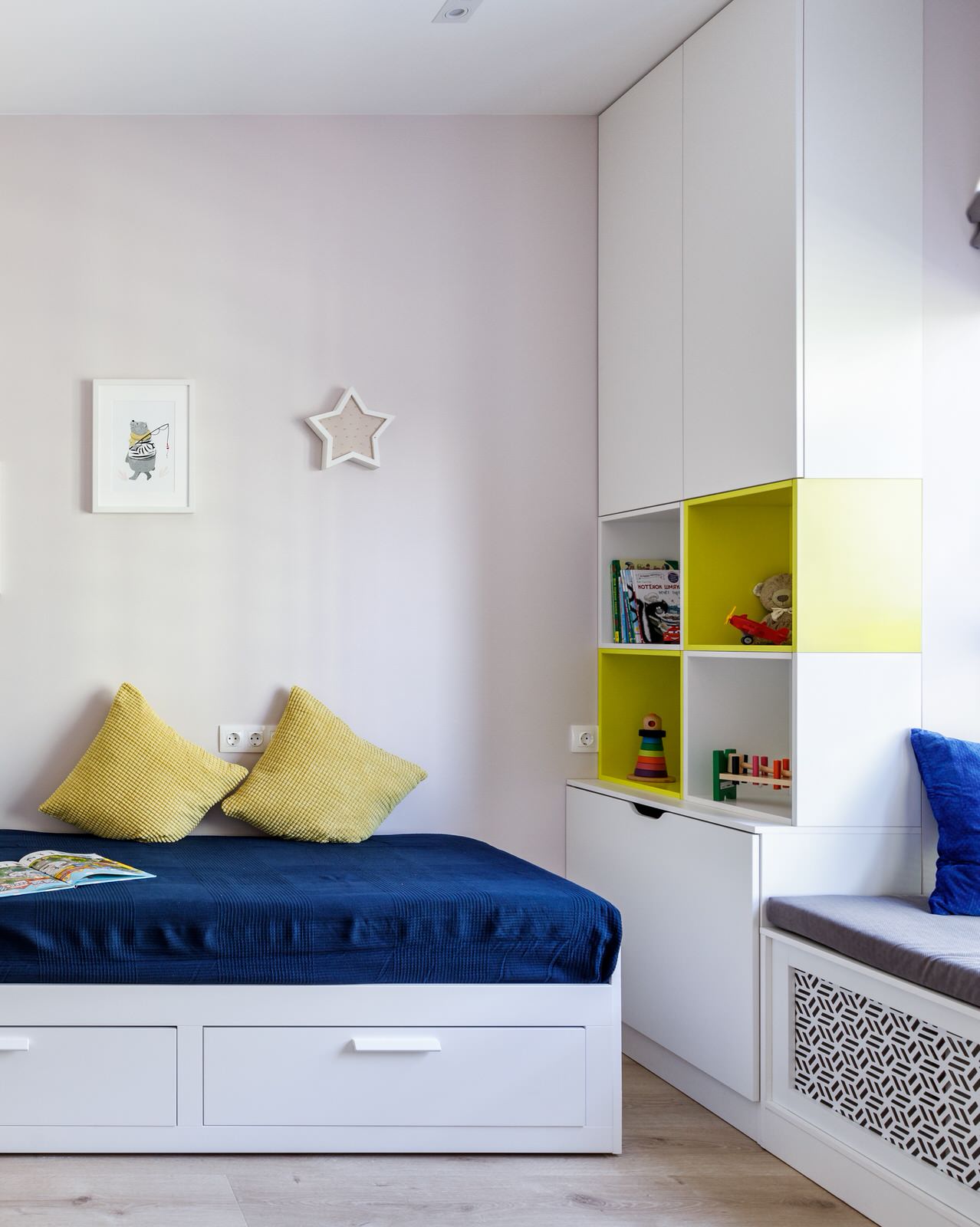 Шкаф в детской