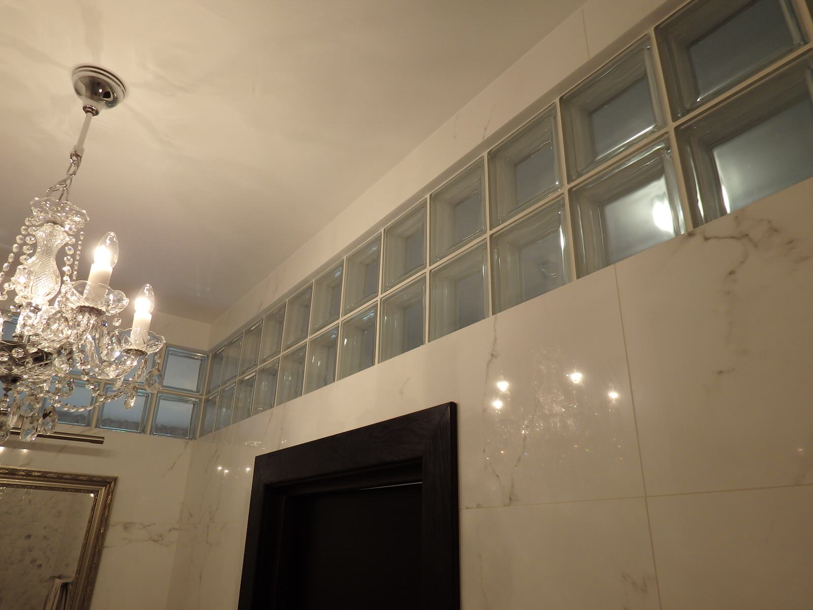 Двухкомнатная квартиры со стеклянной перегородкой на Овчинниковской набережной