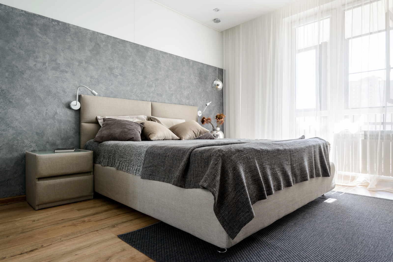 Камень и дерево в центре Сибири