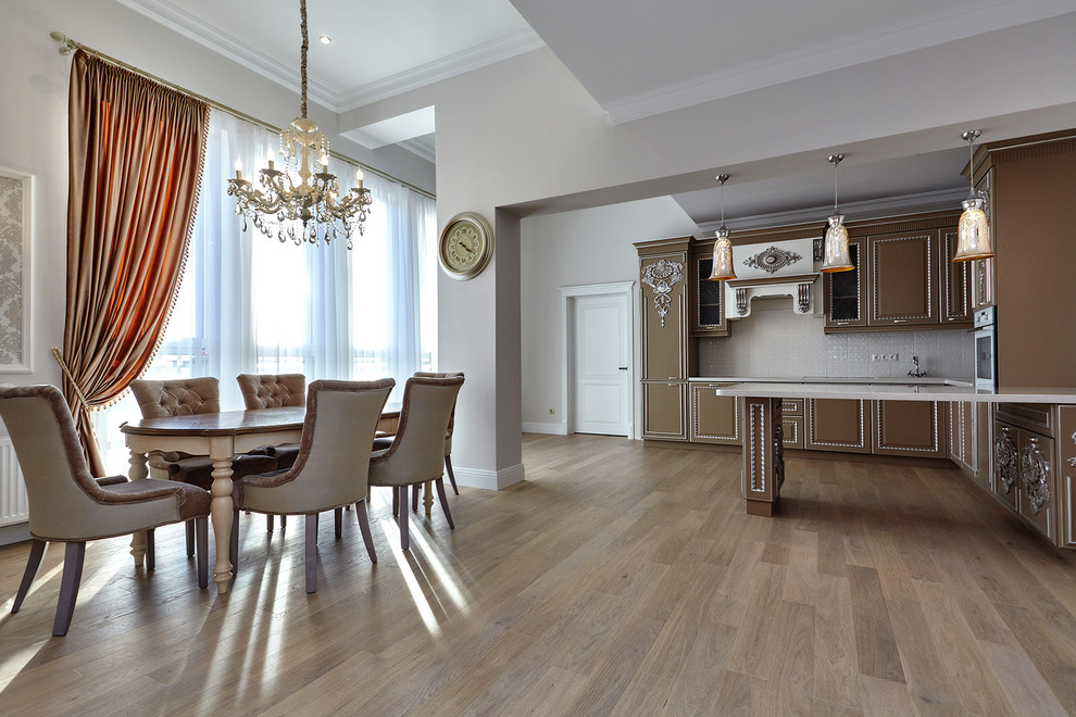 033 Квартира  в высотном доме с выходом на крышу.