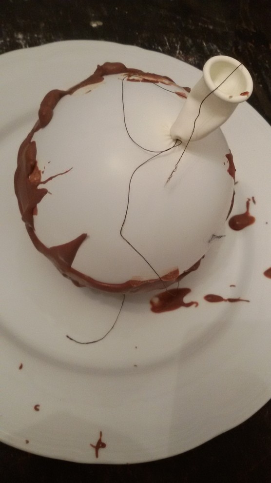 DIY: Съедобная тарелка из воздушного шарика и молочного шоколада