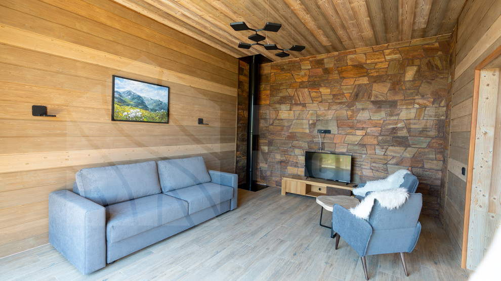 Дом в стиле шале на берегу Правдинского озера