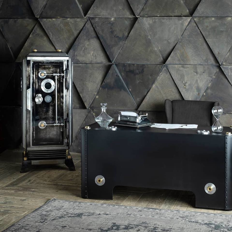 Металлический шкаф