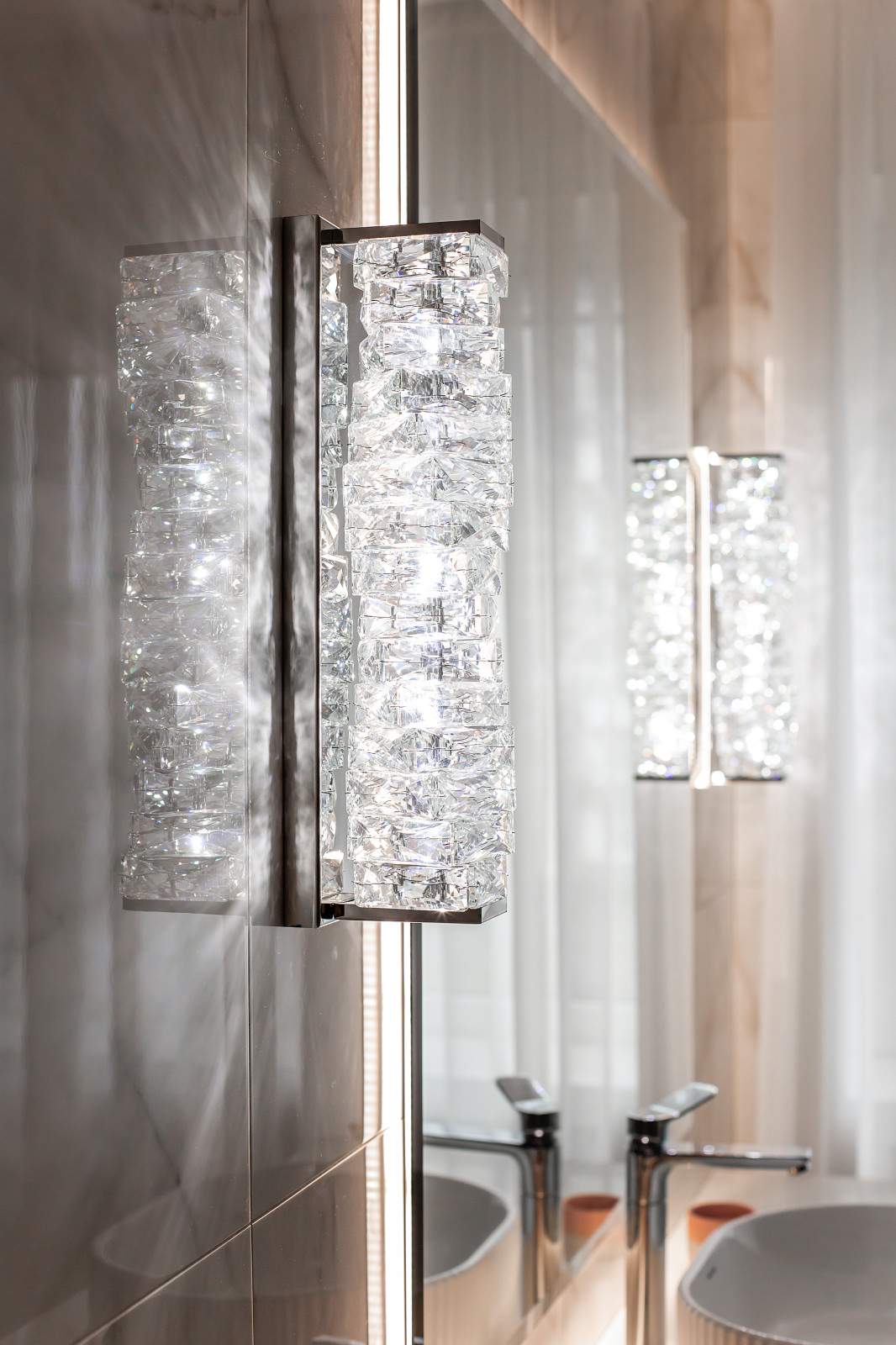 Дизайн просторной квартиры в стиле неоклассики