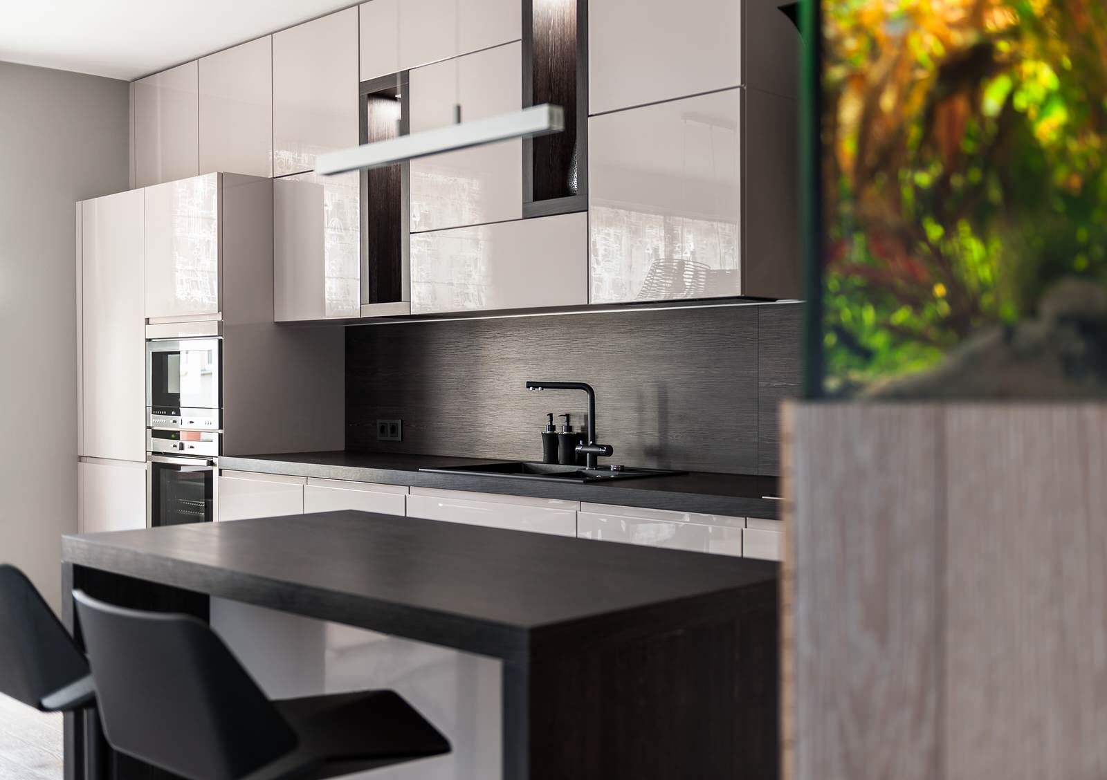 Яркий серый