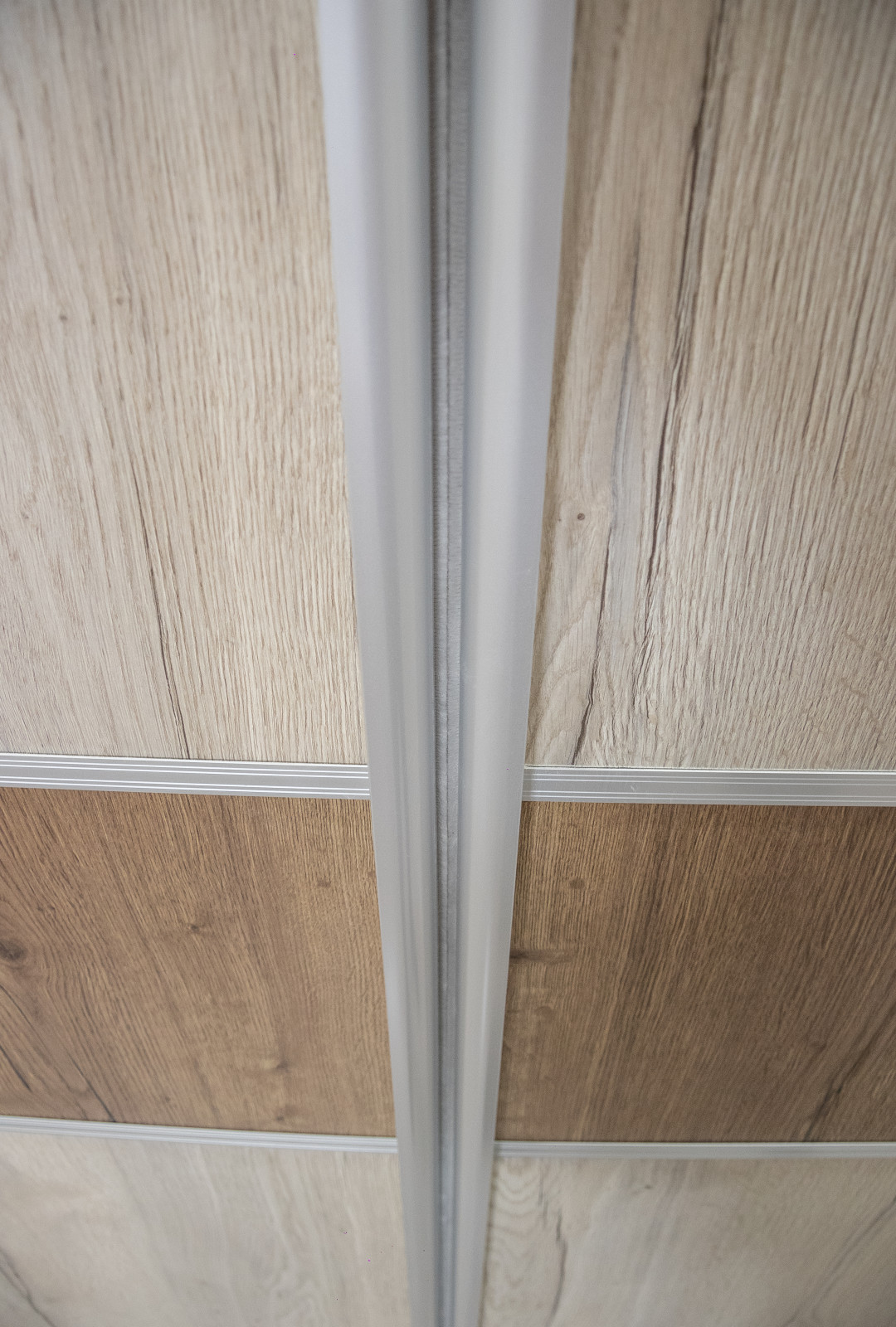 Гардеробная комната на цокольном этаже