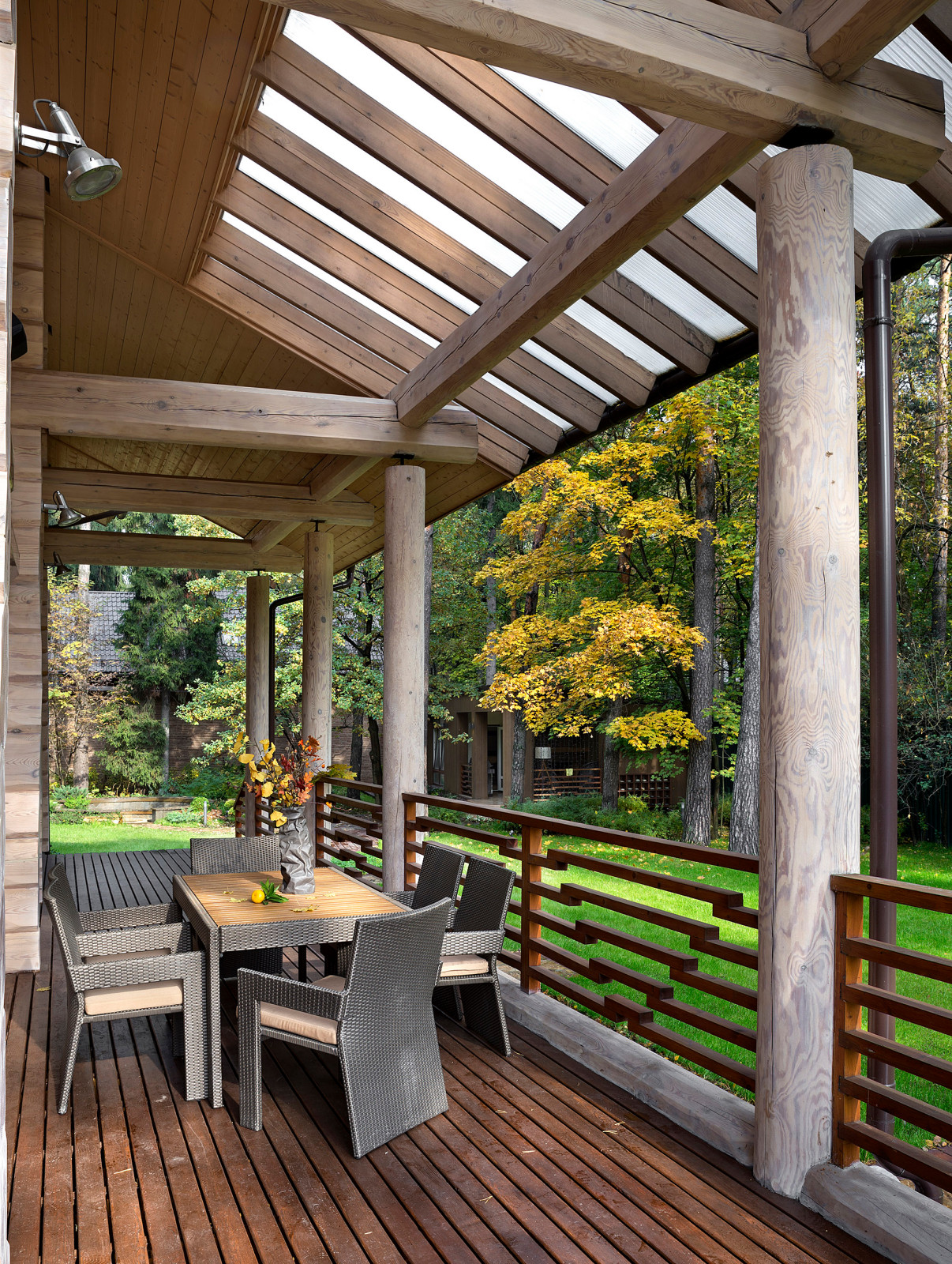 Дом под соснами