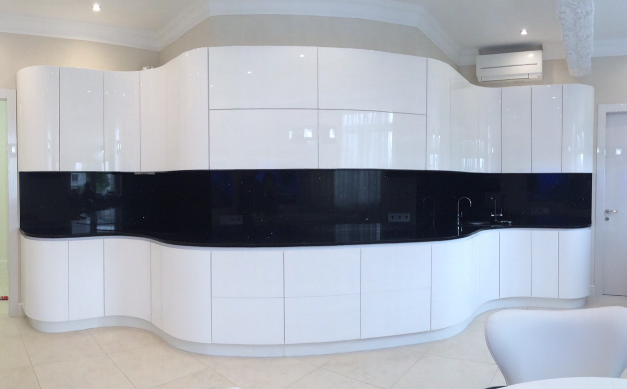 Обложка проекта: Кухня-волна, совмещенная с аквариумами