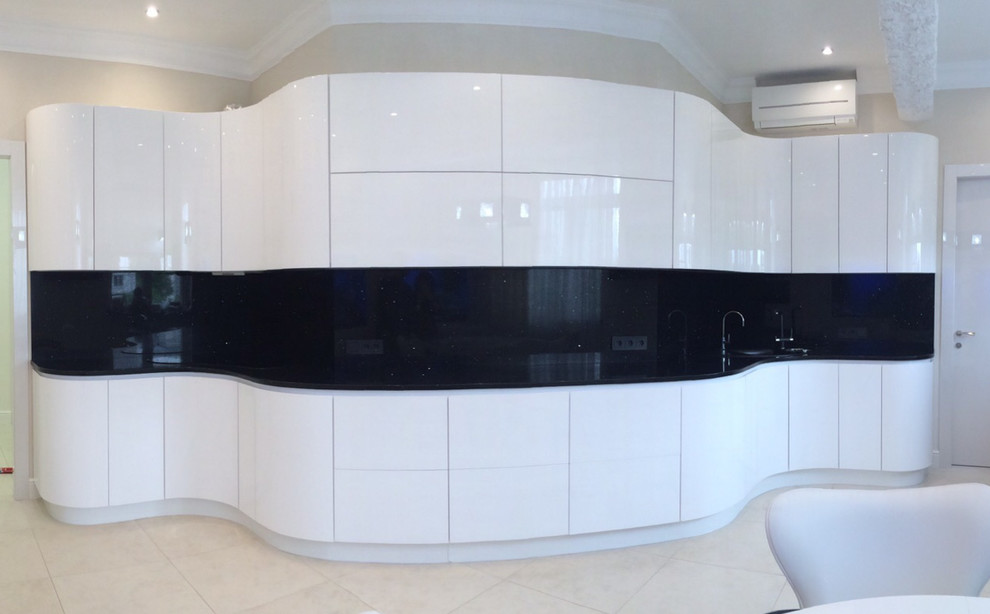 Обложка проекта: Кухня-волна, совмещенная с аквариумами