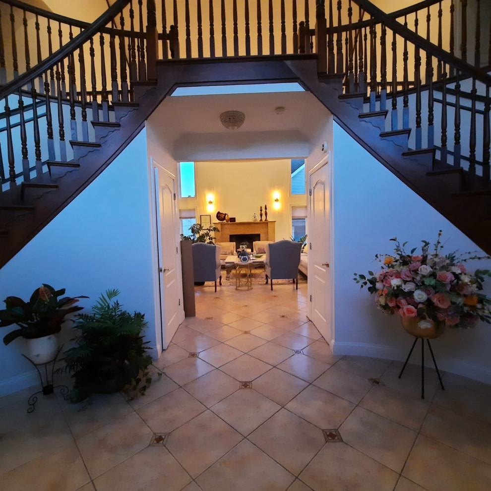 Transitional house decoration