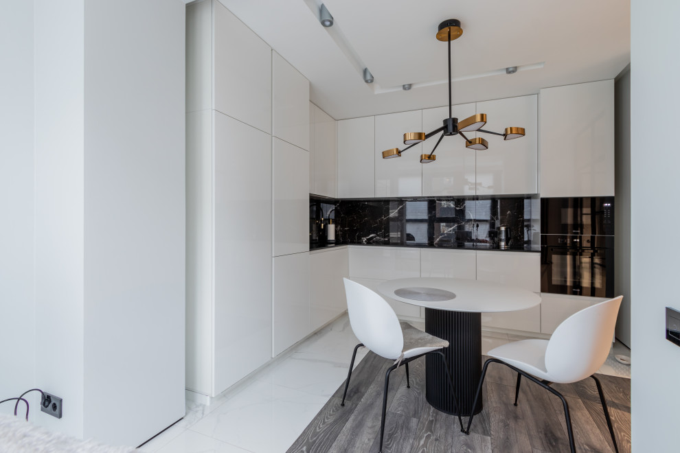 Белый глянец с черной столешницей