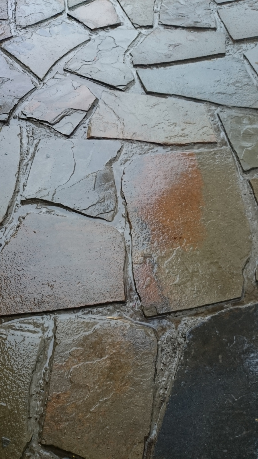 Элемент дорожки из натурального камня