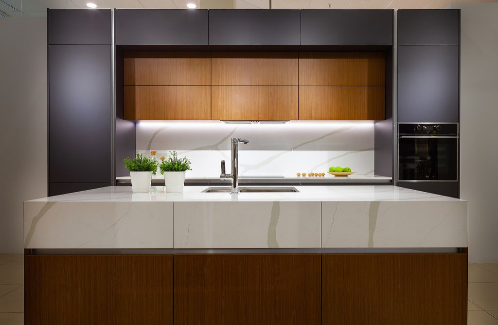 Обложка проекта: Кухонный гарнитур со столешницей из кварцевого агломерата