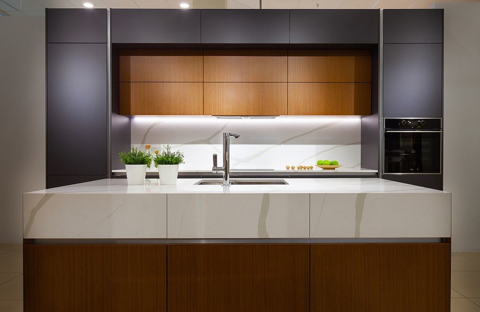 Обложка проекта: Кухонный гарнитур со столешницей из кварцевого агломерата
