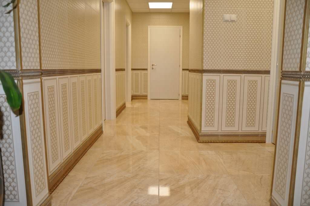 Обложка альбома: общественный интерьер