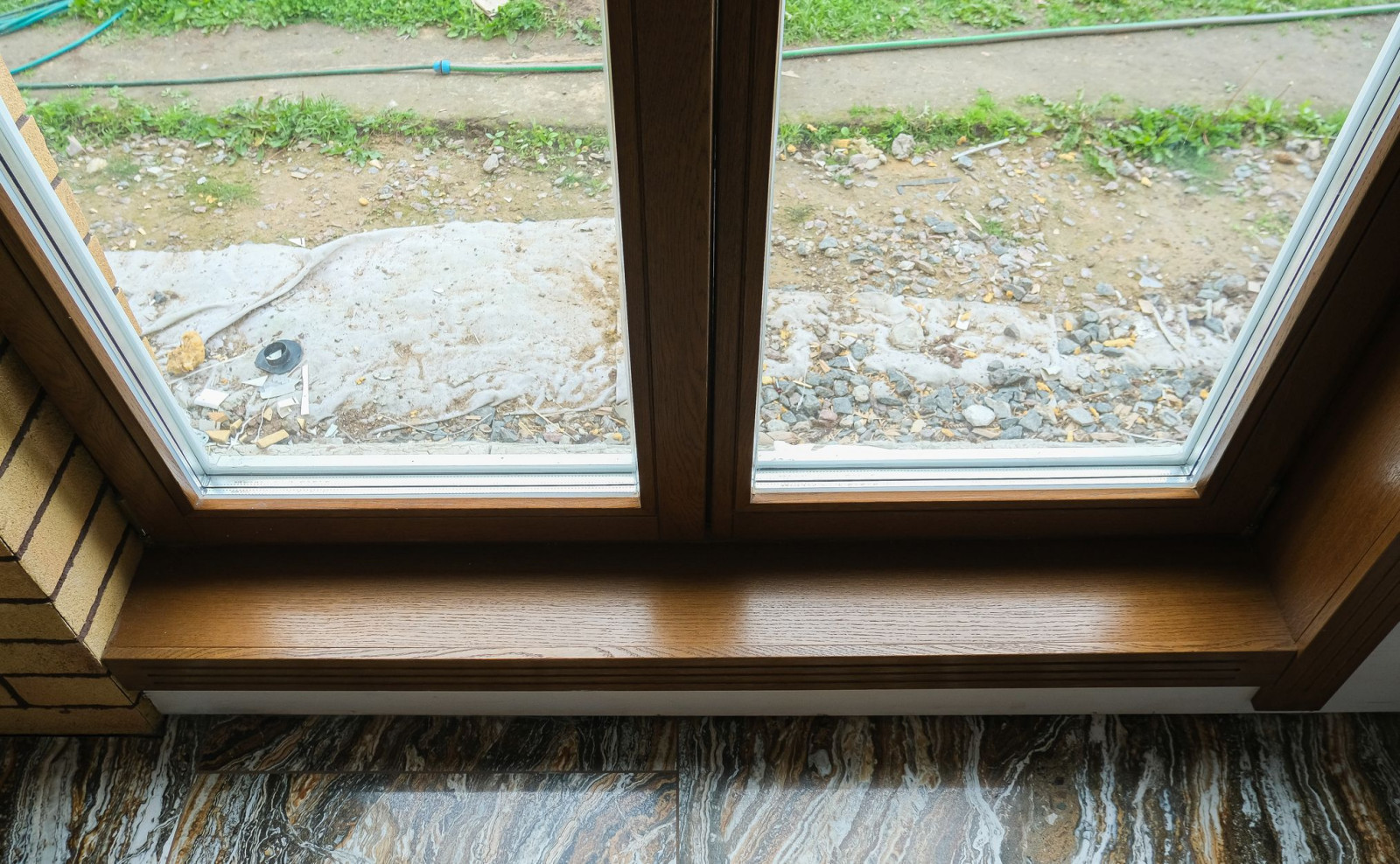 Деревянные современные окна для загородных домов