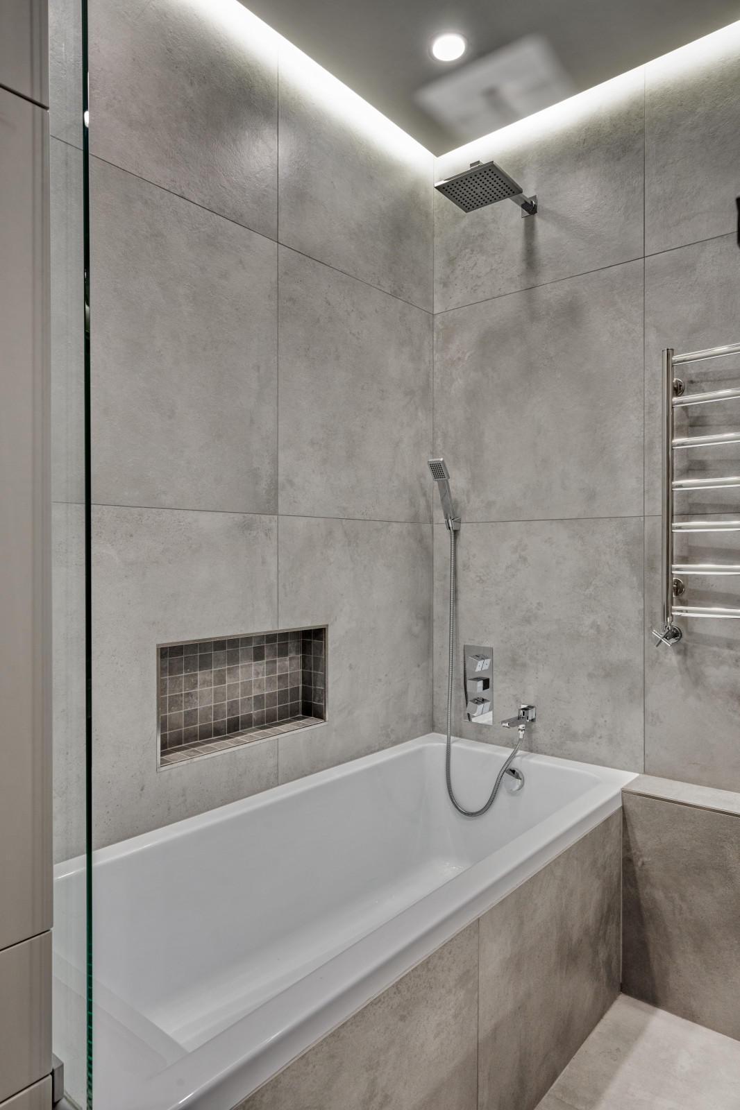 "Смокинг". Квартира на наб. Т. Шевченко