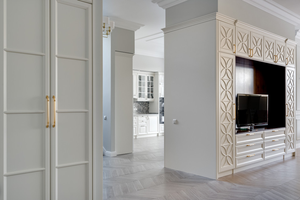 Просторная гостинная с функциональной мебелью