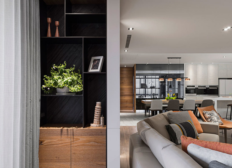 Светлая квартира с просторной диванной зоной от L DESIGN