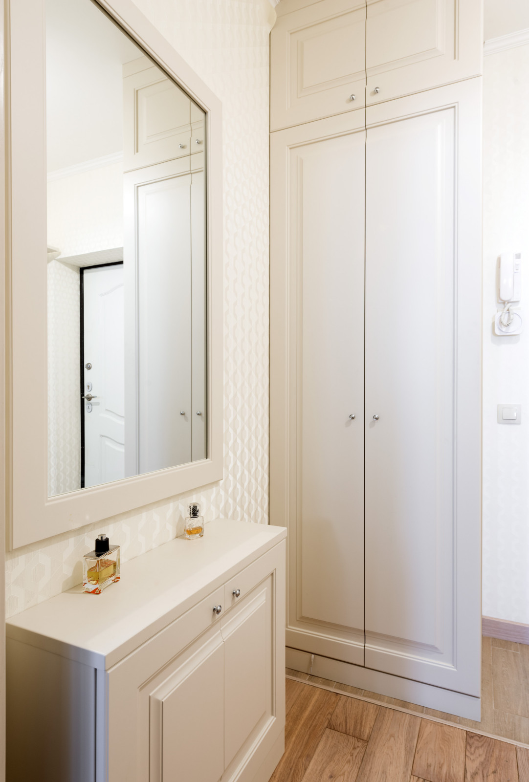 Шкафы и тумбы