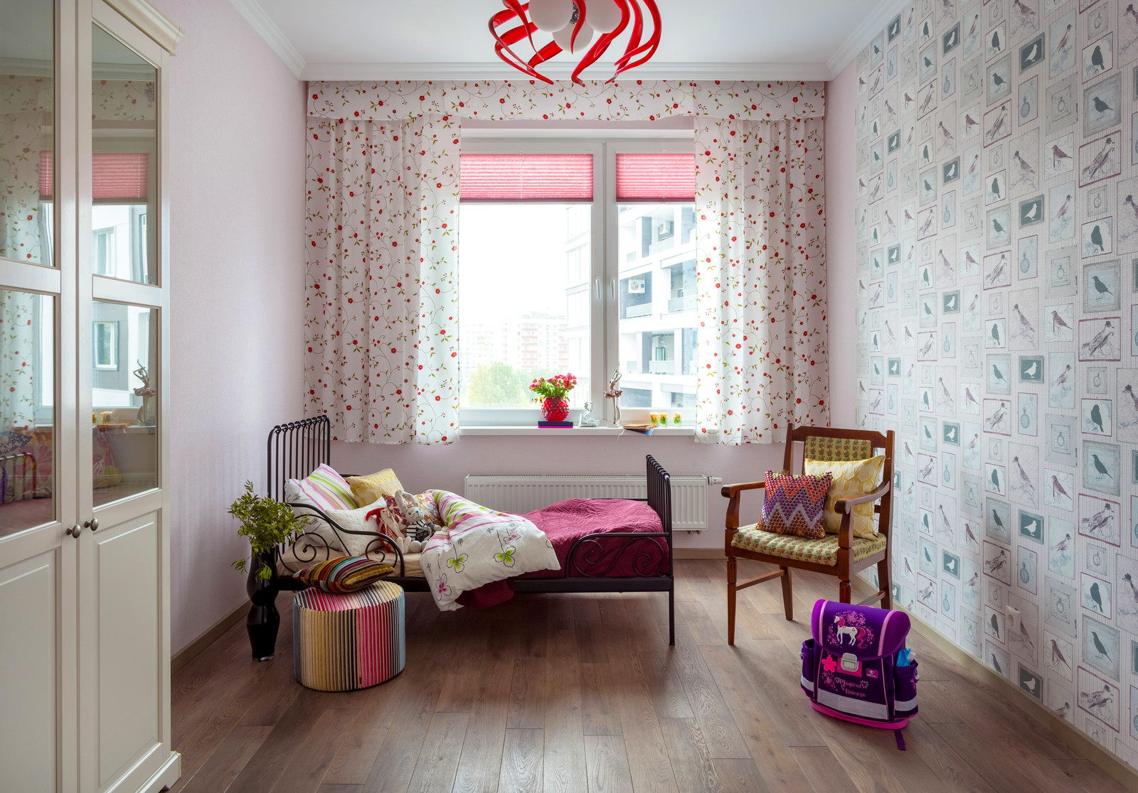 В шахматном доме.